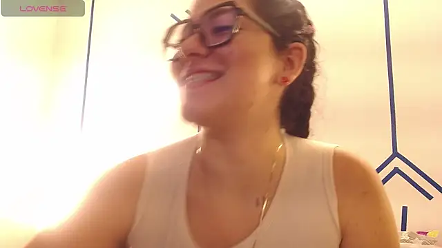 EsmeraldaSantoss online show from December 19, 2024, 12:45 pm