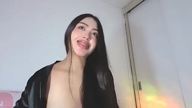 Snapshot of Sweet-Sophiee chatting on April 5, 2026, 3:15 am Sweet-Sophiee online show from April 5, 2026, 3:15 am