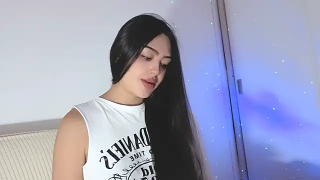 Snapshot of Sweet-Sophiee chatting on May 23, 2026, 2:28 am Sweet-Sophiee online show from May 23, 2026, 2:28 am
