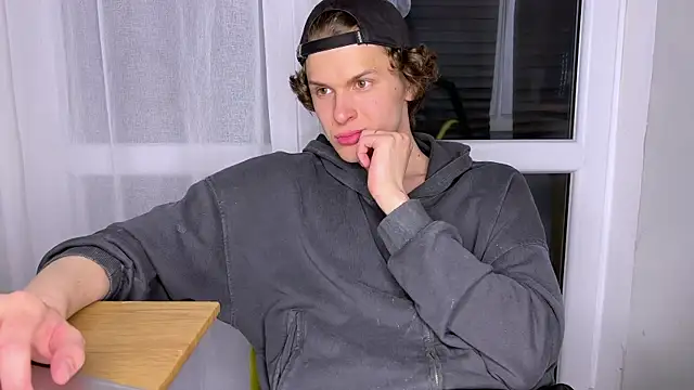 alyx garden online show from April 14, 2026, 7:31 pm