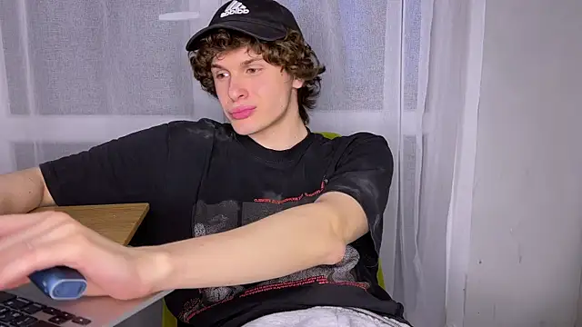 Snapshot of alyx_garden chatting on May 10, 2026, 6:35 pm alyx garden online show from May 10, 2026, 6:35 pm