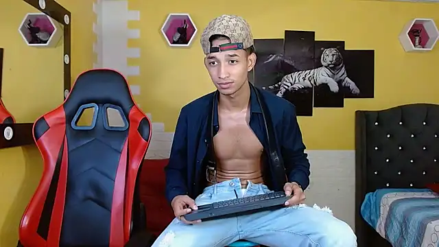 jose sexycumm online show from October 2, 2025, 10:39 pm