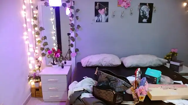 Snapshot of Kimandyuk chatting on March 21, 2025, 8:08 pm Kimandyuk online show from March 21, 2025, 8:08 pm