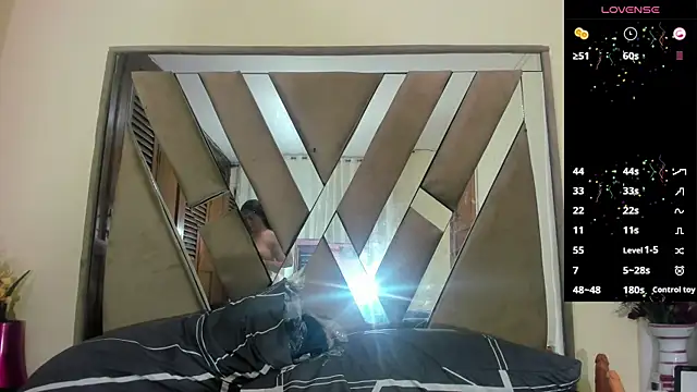 LILITH TORRES1 online show from January 12, 2025, 12:49 am