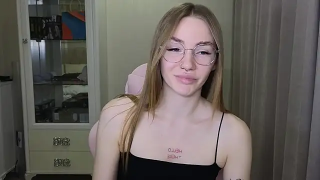 littlevildevil online show from December 6, 2024, 11:44 am