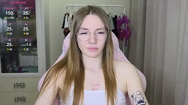 littlevildevil online show from March 4, 2025, 11:08 am