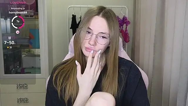 littlevildevil online show from March 10, 2025, 11:10 am