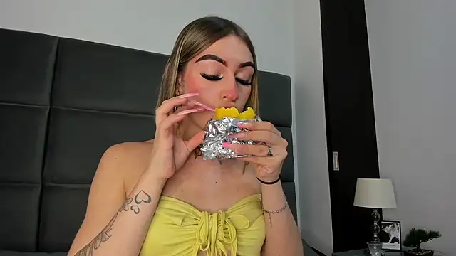 Lizz Luna online show from September 29, 2025, 1:49 pm