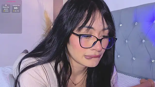 aprildreams19 online show from February 4, 2026, 12:33 pm