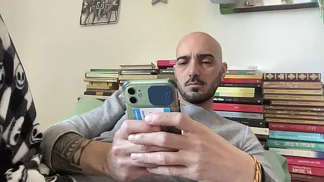 alessandromori91 online show from April 5, 2026, 8:11 am