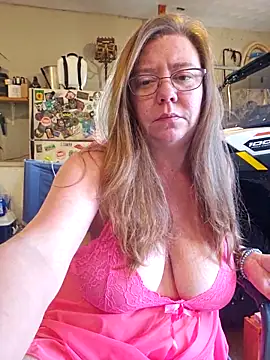 Snapshot of MsShelby40 chatting on September 25, 2025, 10:13 pm MsShelby40 online show from September 25, 2025, 10:13 pm