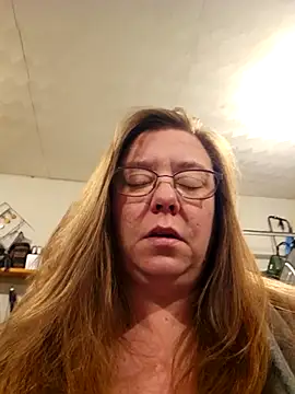 Snapshot of MsShelby40 chatting on December 3, 2025, 10:52 pm MsShelby40 online show from December 3, 2025, 10:52 pm