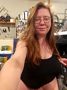 Snapshot of MsShelby40 chatting on December 14, 2025, 10:58 pm MsShelby40 online show from December 14, 2025, 10:58 pm