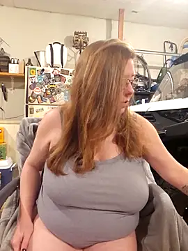 Snapshot of MsShelby40 chatting on February 2, 2026, 11:36 pm MsShelby40 online show from February 2, 2026, 11:36 pm