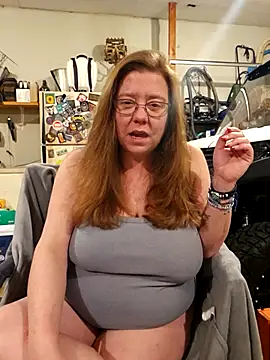 Snapshot of MsShelby40 chatting on February 17, 2026, 11:55 pm MsShelby40 online show from February 17, 2026, 11:55 pm