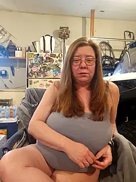 Snapshot of MsShelby40 chatting on February 22, 2026, 9:24 pm MsShelby40 online show from February 22, 2026, 9:24 pm