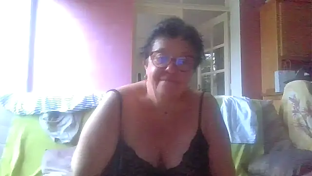 Vandeae44 online show from June 15, 2026, 7:38 pm