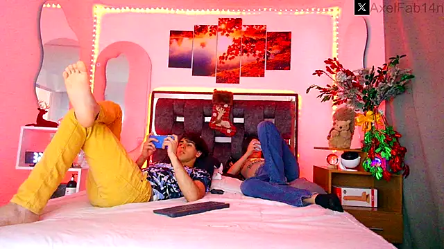 Snapshot of Alex_and_Fabian chatting on December 11, 2024, 9:34 pm Alex and Fabian online show from December 11, 2024, 9:34 pm