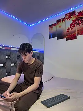 Alex and Fabian online show from February 17, 2026, 4:20 am