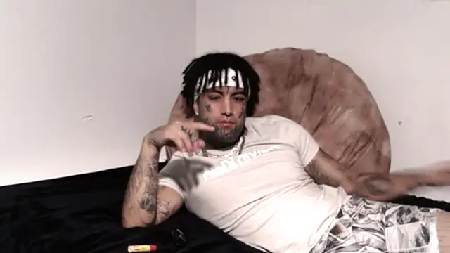 Snapshot of Azazelihornyasf chatting on November 27, 2025, 8:27 am Azazelihornyasf online show from November 27, 2025, 8:27 am