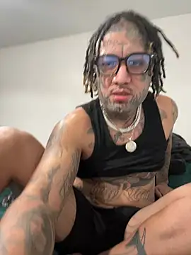 Snapshot of Azazelihornyasf chatting on February 9, 2026, 1:37 pm Azazelihornyasf online show from February 9, 2026, 1:37 pm