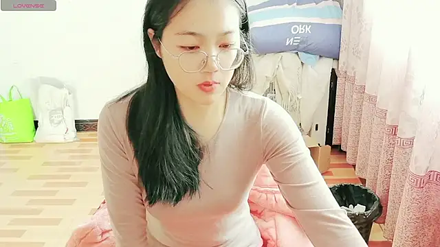 luoxuwen online show from January 19, 2025, 5:26 am