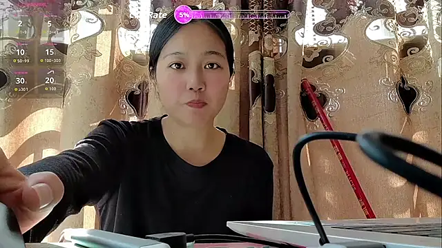 luoxuwen online show from November 16, 2025, 4:40 am