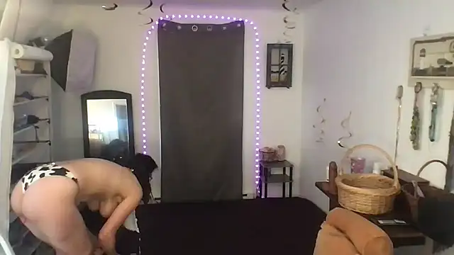 BonfireBonnie online show from January 7, 2025, 7:49 pm