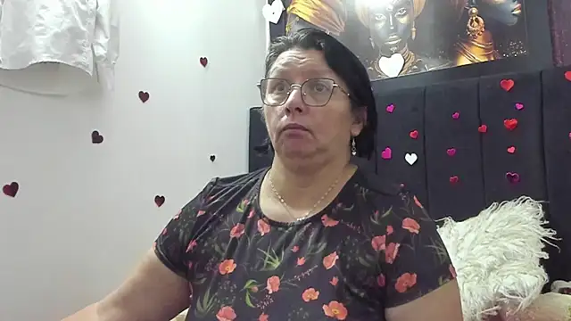 Evaaross 2345 online show from April 2, 2026, 2:04 pm