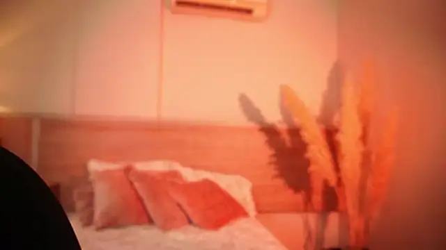 Snapshot of AliceShazaham_ chatting on December 19, 2025, 6:42 am AliceShazaham online show from December 19, 2025, 6:42 am