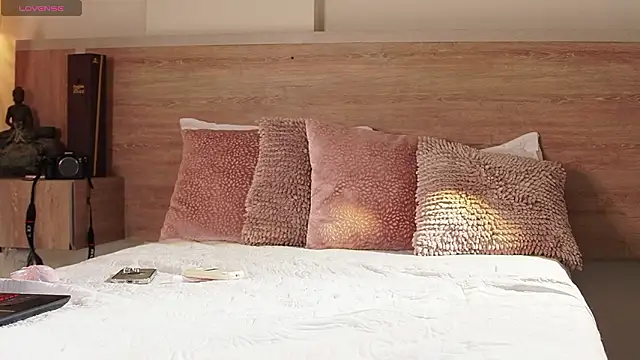 Snapshot of AliceShazaham_ chatting on March 4, 2026, 3:51 pm AliceShazaham online show from March 4, 2026, 3:51 pm