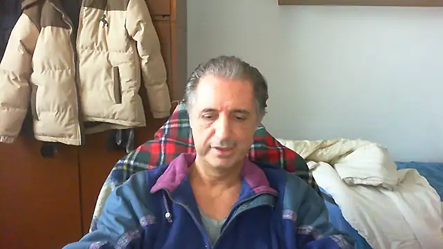 Snapshot of lliuk70mi chatting on December 21, 2025, 1:40 pm lliuk70mi online show from December 21, 2025, 1:40 pm
