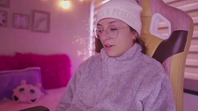 milly kenner online show from April 17, 2026, 7:28 pm