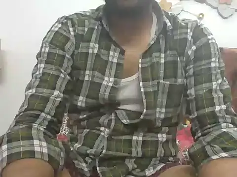 Snapshot of Desiboy_525 chatting on March 18, 2025, 5:31 pm Desiboy 525 online show from March 18, 2025, 5:31 pm