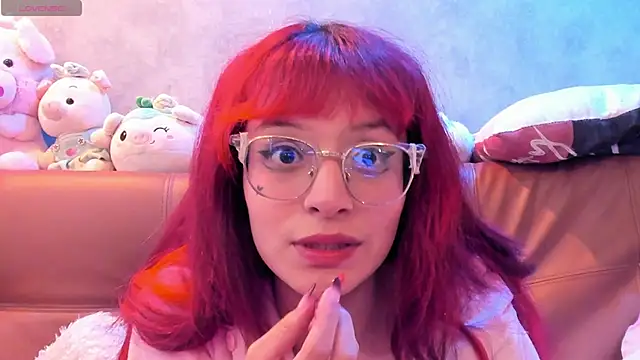 Snapshot of RedMeloddy chatting on February 2, 2026, 9:24 pm RedMeloddy online show from February 2, 2026, 9:24 pm