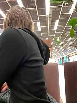 bigbabykiki online show from February 22, 2025, 1:24 pm