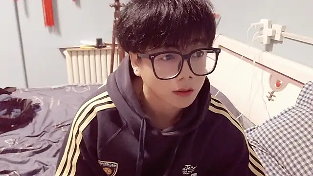 handsome1069 online show from October 22, 2025, 1:44 pm