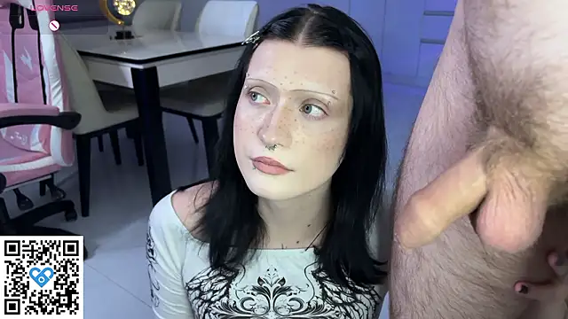 Snapshot of Vailyreb_ chatting on February 16, 2026, 3:35 am Vailyreb online show from February 16, 2026, 3:35 am