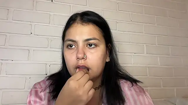 Snapshot of LisaTuspia chatting on October 28, 2025, 7:45 am LisaTuspia online show from October 28, 2025, 7:45 am