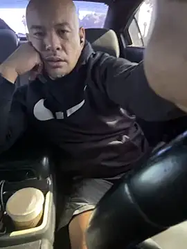 EatMyCake831 online show from April 17, 2026, 4:32 pm