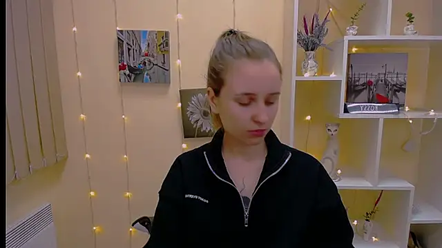 Snapshot of _Nicole_new chatting on March 5, 2025, 12:44 pm  Nicole new online show from March 5, 2025, 12:44 pm