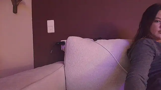 Nina24 online show from October 24, 2025, 8:05 pm