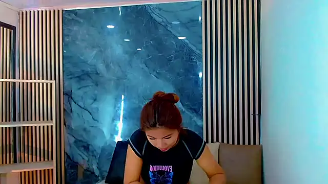 Isalombardi online show from October 4, 2025, 3:26 am