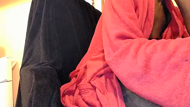 misswetlipss online show from December 21, 2025, 1:51 pm