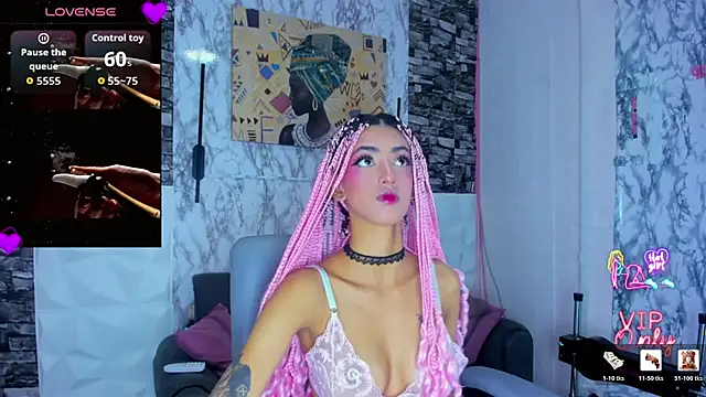 Snapshot of Queen_Cuarxxo chatting on April 24, 2026, 11:51 pm Queen Cuarxxo online show from April 24, 2026, 11:51 pm