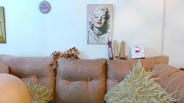 Snapshot of hinataleecs chatting on January 23, 2025, 4:19 am hinataleecs online show from January 23, 2025, 4:19 am