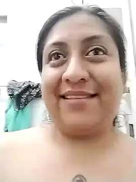 EmpaticBolillo online show from April 8, 2026, 12:10 am