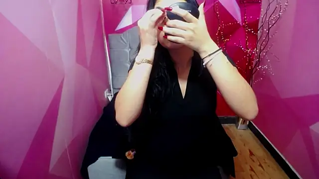 Snapshot of EMMA_COLINSS chatting on December 16, 2024, 12:49 pm EMMA COLINSS online show from December 16, 2024, 12:49 pm