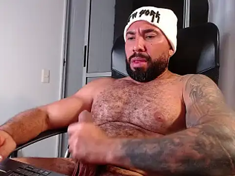 Snapshot of roman_muscle chatting on February 6, 2025, 7:35 am roman muscle online show from February 6, 2025, 7:35 am