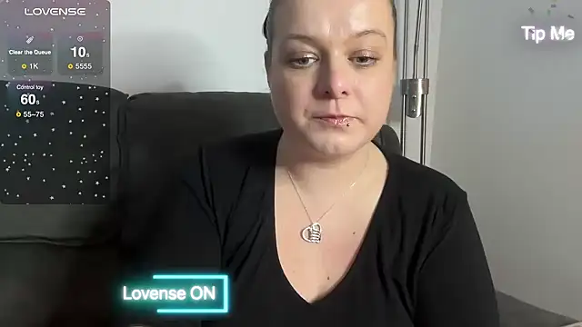 NaughtyWifeUK online show from December 21, 2024, 8:43 pm